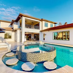 BD014E - The Modern Bear's Den Estate