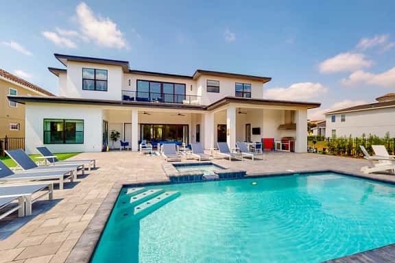 W415E - The Modern Chic Mansion - Image 1