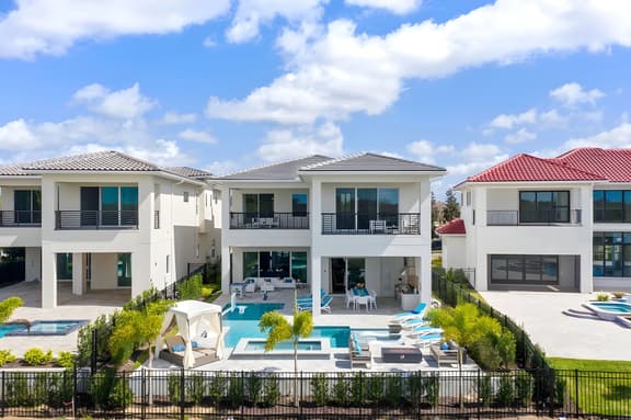BD003E - The Stunning Bear's Den Estate